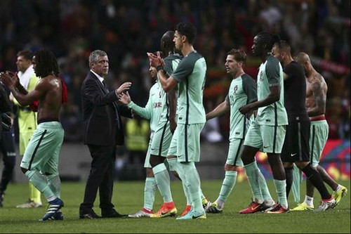 cumprimentos de fernando santos.jfif