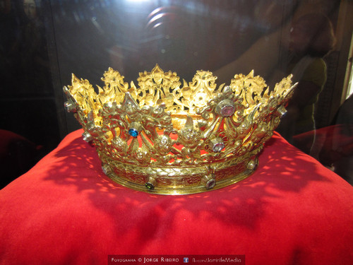 Coroa de ouro da Rainha Santa Isabel, Infanta de Aragão, Rainha de Portugal (1271-1336). Gold Crown Queen Santa Isabel, Infanta of Aragon, Queen of Portugal